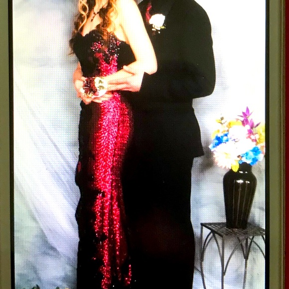 Beautiful Beaded Prom Gown - Size 0 - Picture 6 of 6